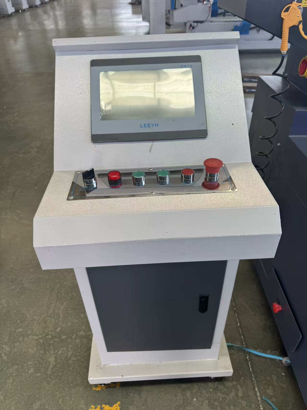 4M CNC ड्रिलिंग आणि मिलिंग मशीनिंग सेंटर