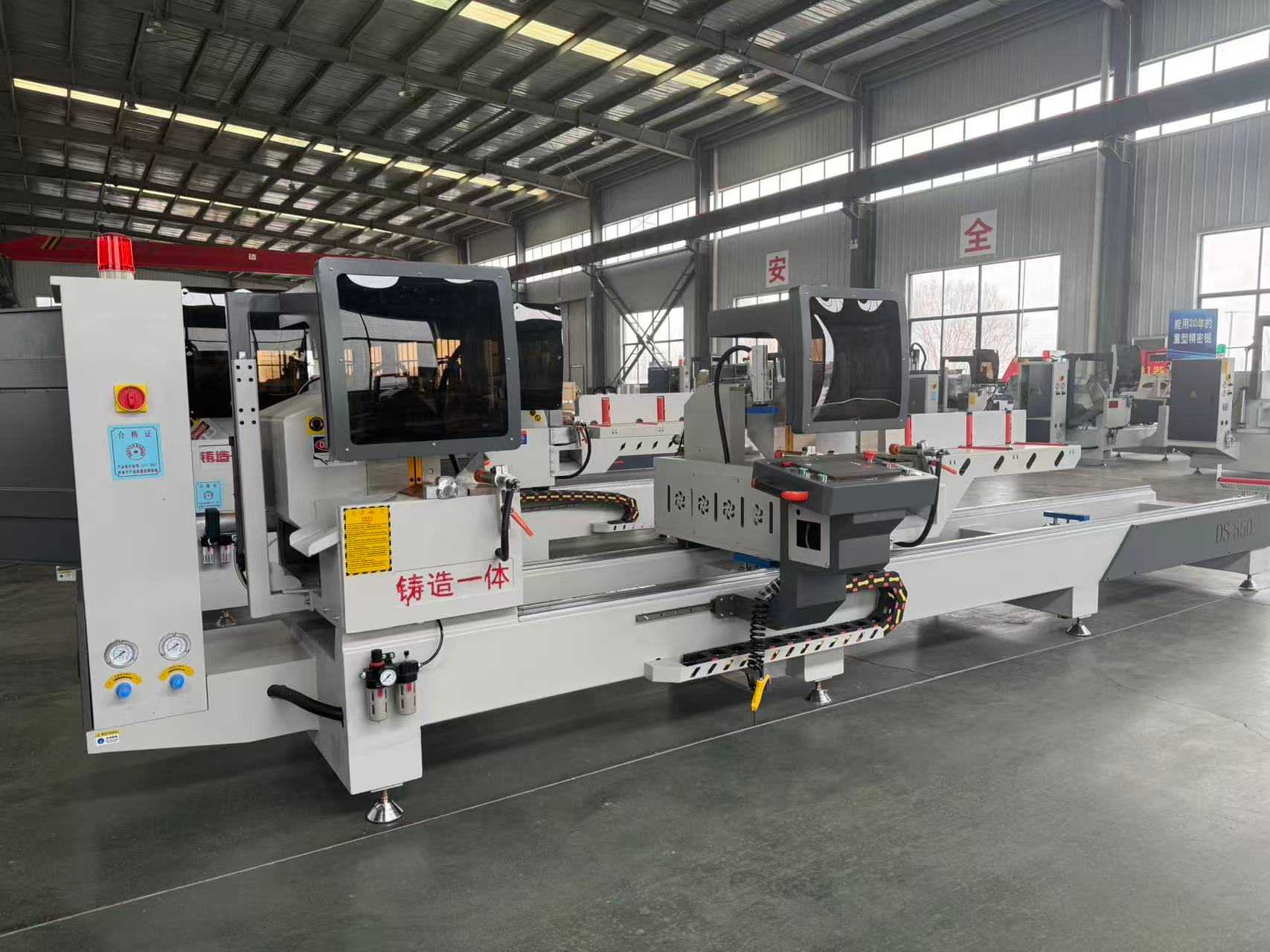 550 CNC अंतर्गत स्विव्हल 45-डिग्री आणि 90-डिग्री प्रिसिजन सॉ