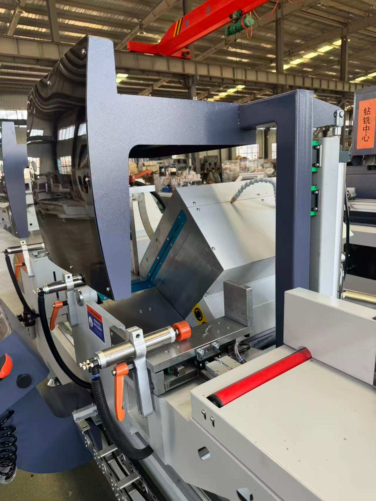 550 CNC आउटवर्ड स्विंग उच्च-आवाज उत्पादन मीटर सॉ, 45°/90°