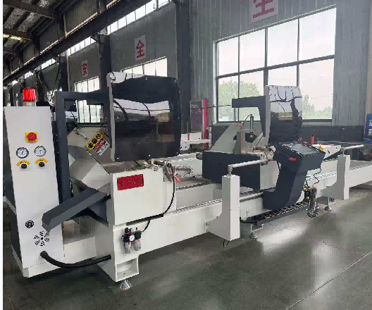 45° आणि 90° कटिंगसाठी उच्च अचूकता CNC डबल-हेड कटिंग सॉ