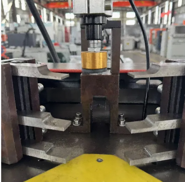 उच्च-शक्ती 140mm ॲल्युमिनियम कॉर्नर कॉम्बिनिंग मशीन